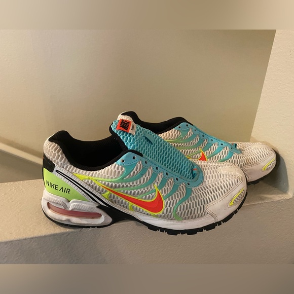 Nike Air Torch 4 Women’s Sneakers. Size 9. Excellent Condition. Needs Laces. - Picture 2 of 6